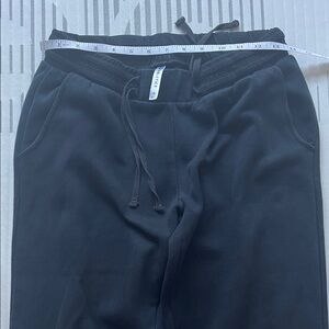 Fabletics sweatpants joggers in black size S